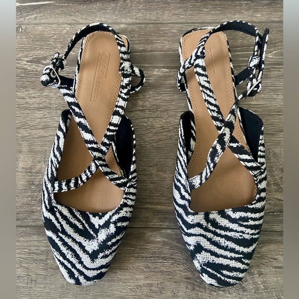 💫New💫Loyal ballet flats in zebra Size 5